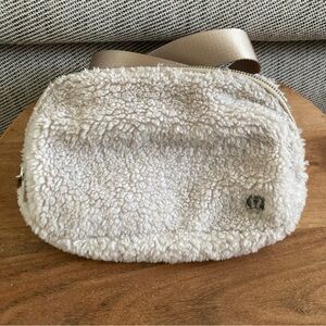 NWT Lululemon Everywhere Belt Bag Fleece 1L White Opal Silver